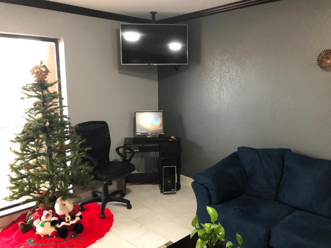 Americas Best Value Inn Yukon Bagian luar foto