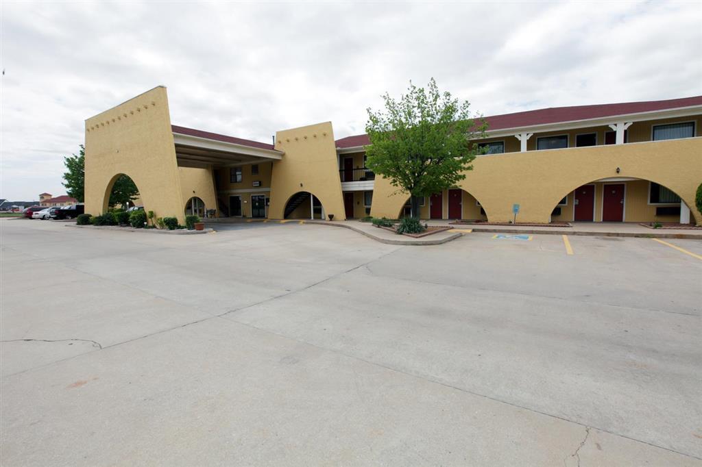 Americas Best Value Inn Yukon Bagian luar foto