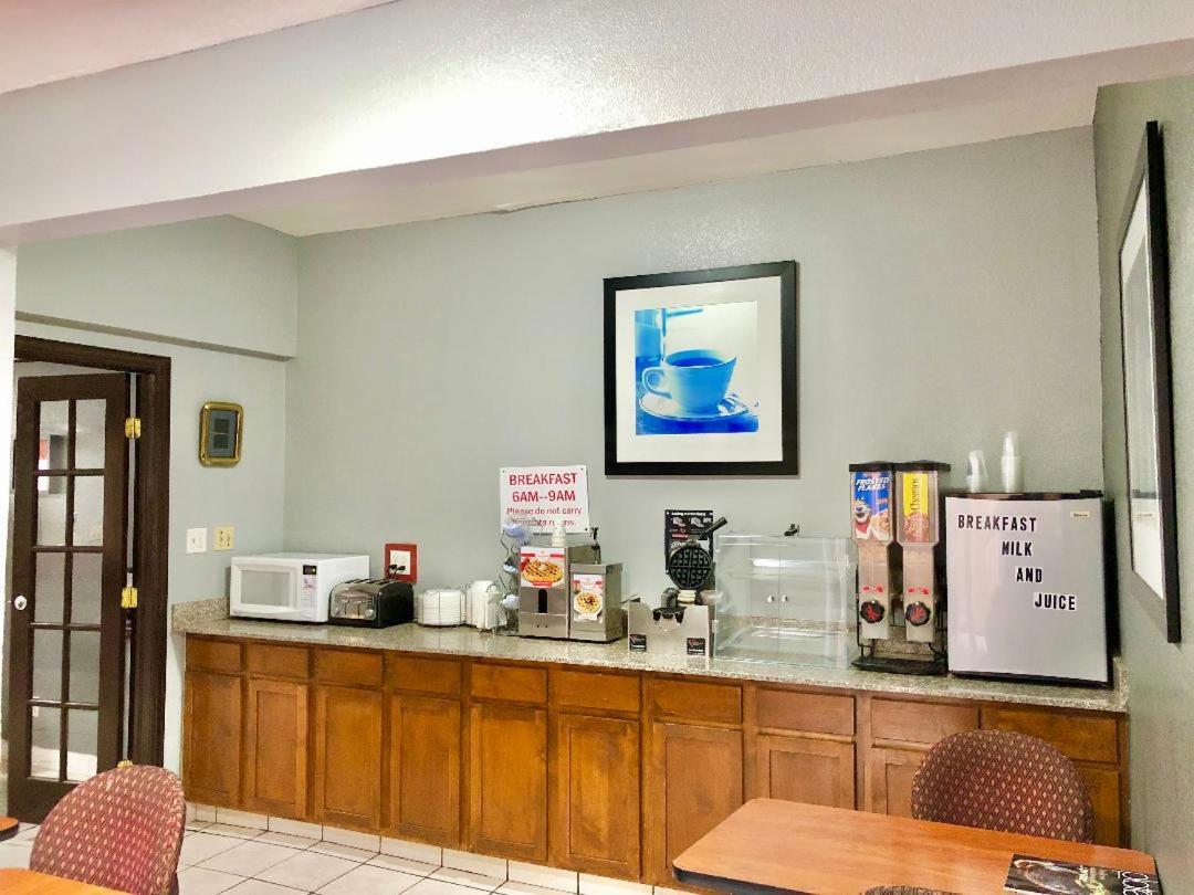 Americas Best Value Inn Yukon Bagian luar foto